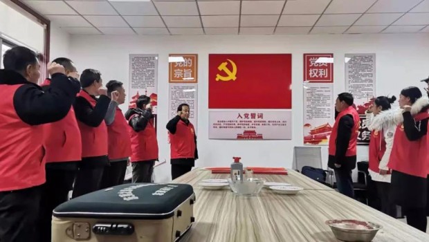青州市書協(xié)黨支部到泰和苑小區(qū)開展“千年古城新崛起”文藝志愿者服務(wù)活動